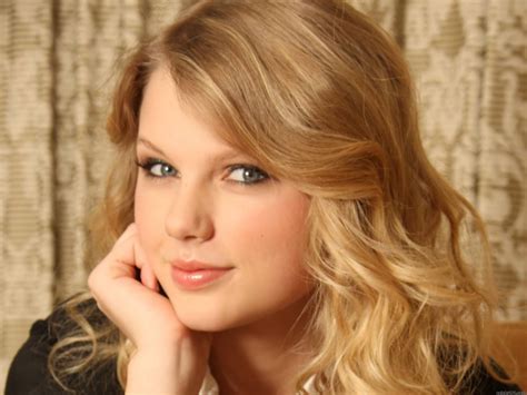 Putri_LTK: Biografi Taylor Swift