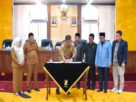 Bupati Kampar Tanda Tangani Nota Kesepakatan KUA-PPAS Perubahan APBD ...