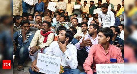 MP opposition sniffs conspiracy after EVM room blackout | India News ...