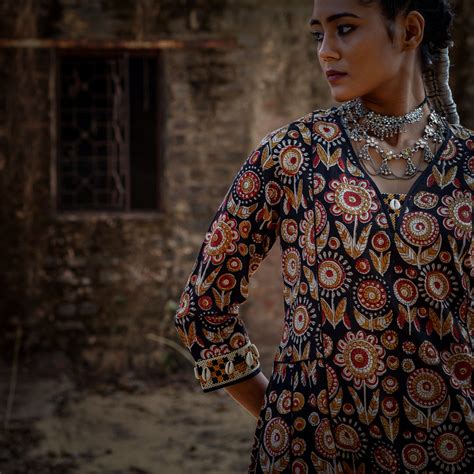 Black Block Printed Panelled Kurta With Embroidery Detail – akiso.store