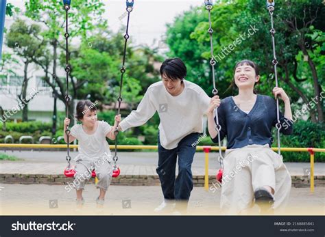 Parents and Kids Playing 的图像结果