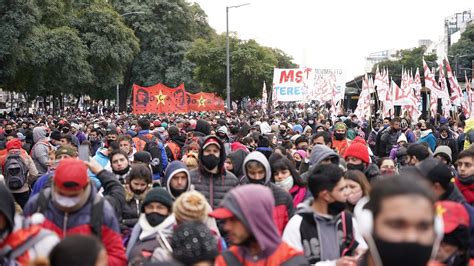 “Me exigen ir a las marchas o me sacan parte del plan”: en cinco meses, 4400 personas ...