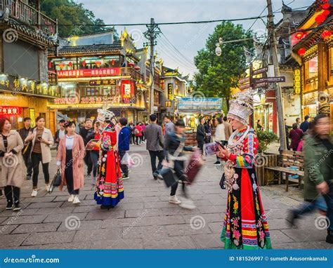 Local Town Local People 的图像结果