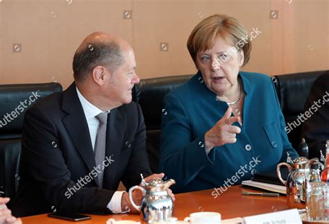 Body Language Angela Merkel 的图像结果