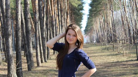 Download wallpaper forest, look, nature, pose, hair, modesty, Ludmila ...