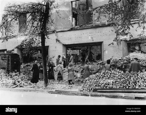 Germany Women 1945 High Resolution Stock Photography and Images - Alamy