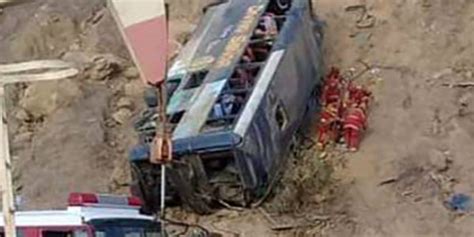 秘鲁一客车坠落300米山崖，已致至少23人遇难_凤凰网