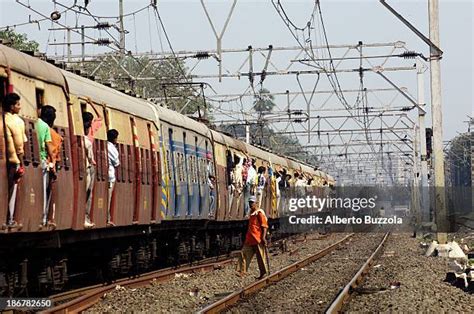 Beautiful Mumbai Local Train Image 的图像结果