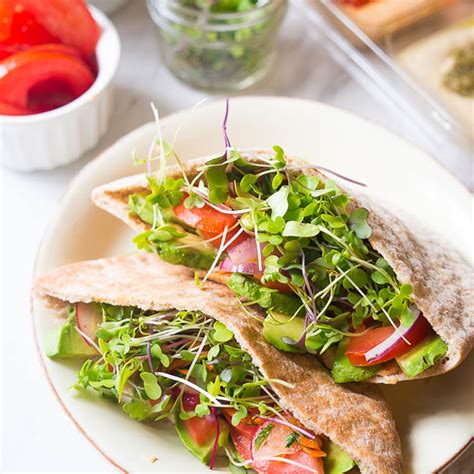 Veggie Pitas with Hummus