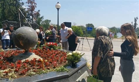 Novosti.rs | Galerija | VARVARIN ZAUVEK RANjEN: Pomen nastradalima u ...