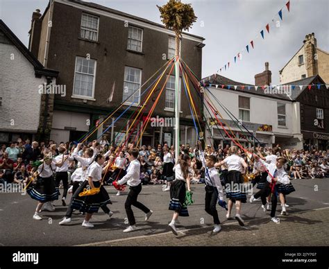 May pole dance hi-res stock photography and images - Alamy