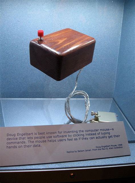 First Computer Mouse 的图像结果