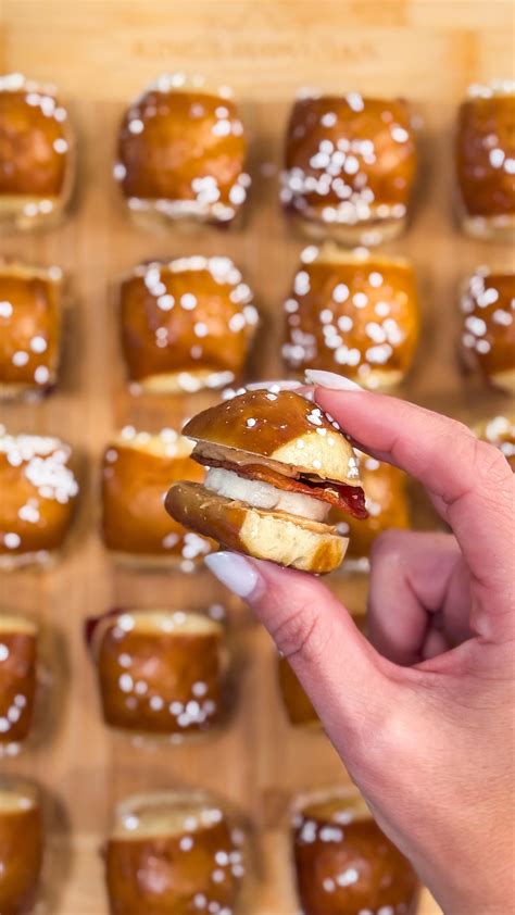 KING'S HAWAIIAN® | 🍔 MINI CHEESEBURGER BITES (+with @grillospickles)! 🍔 ...