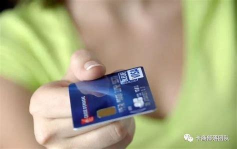 一个人手中有几张信用卡，比较好？