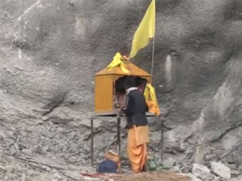 Steel rods blocking rescue efforts removed at Slikyara Tunnel collapse ...