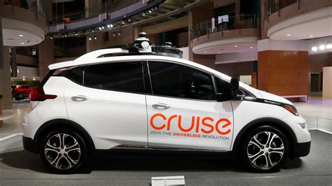 GM's Cruise recalling 950 driverless cars after crash involving ...