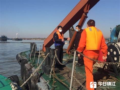 世业洲南岸疏浚工程正式复工 10艘工程船参与，20余万吨淤砂待清理_今日镇江