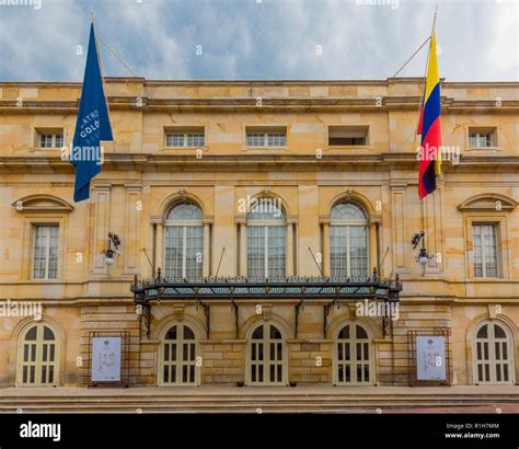 The opera building architecture hi-res stock photography and images - Alamy