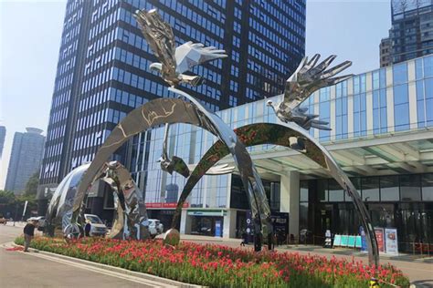 四川艺轩雕塑有限公司--成都不锈钢雕塑 | 成都锻铜雕塑 | 成都玻璃钢雕塑