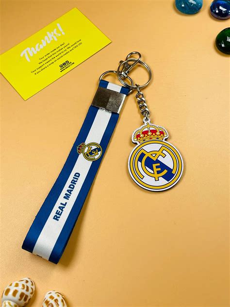 FameUs RM FC Emblem/Logo Key Ring - Madrid Scocer Club Rubber Key Chain ...