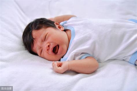 宝宝出生20分钟内在产房做的第一次检查