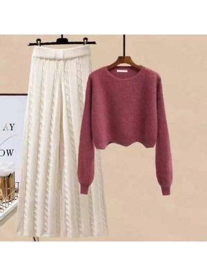 Buy MISS MOSA BY AKANKSHA Red Meraki Woolen Solid Top And Pant (Set of ...