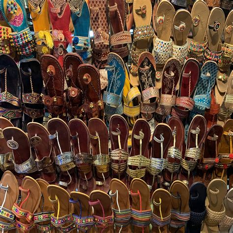 14 Best Markets For Street Shopping In Delhi & Their Best Finds | LBB