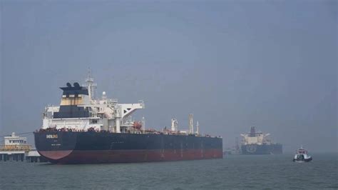 About 90 ships crossed Strait of Hormuz despite war, finds report