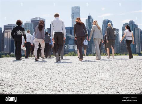 Business Person Walking 的图像结果