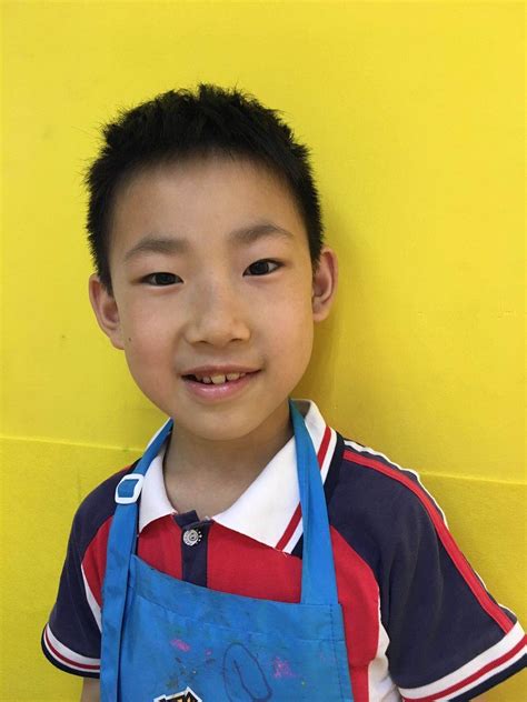 学员分享 | 8岁男孩一副武汉抗疫图感动众人，在艰难的日子里，用童心唤醒春天.._大卫美术教育官网