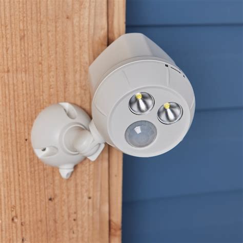 Mr Beams 180-Degree 40-Wattage Equivalent Battery-operated LED White 2 ...