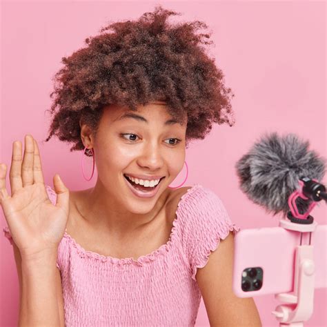 How to Read a Script While On Zoom 的图像结果