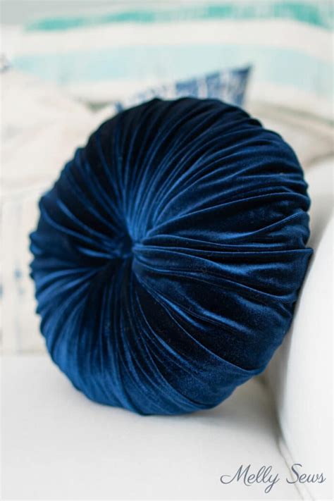Round Pillow Tutorial 的图像结果