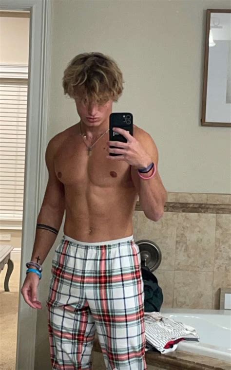 Connor Lee Bulge on Tumblr