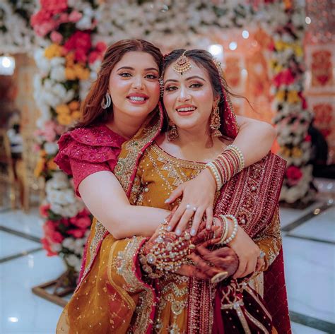Kanwal Aftab And Zulqarnain New HD Pictures From Sehar Hayat Mehndi | Reviewit.pk