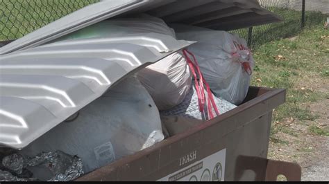 St. Louis neighbors say it's been weeks without trash pick-up | ksdk.com