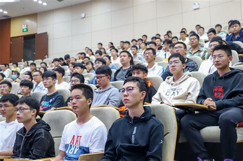 我校举办关于中国“互联网+”大学生创新创业大赛培训辅导讲座