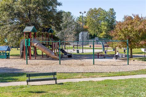 About Chevy Chase | Schools, Demographics, Things to Do - Homes.com
