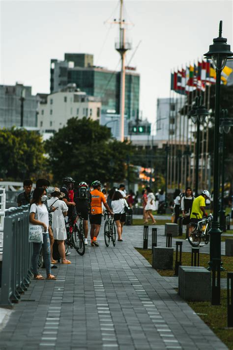 Local Town Local People 的图像结果