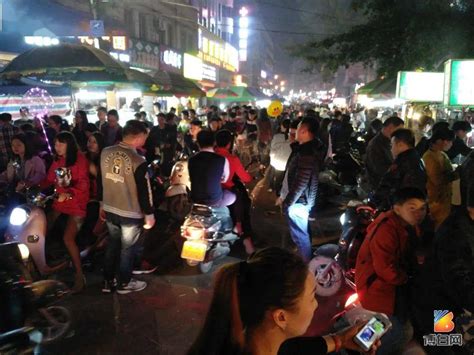 九龙坡打造8大夜市 摊位都是免费的 _新浪新闻