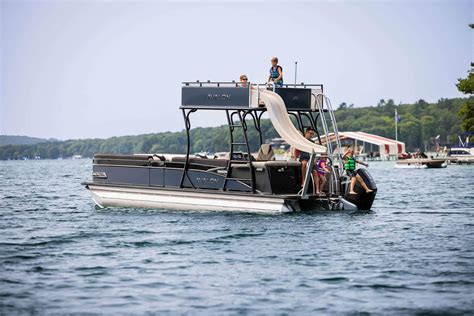 Patio / Pontoon Boats - Bass Lake Boat Rentals
