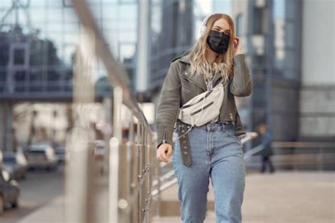 Sling Bags Offer Practicality for Vancouver Commuters – RIJAC