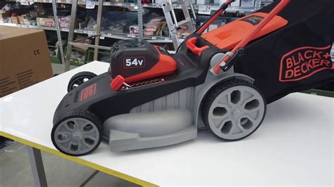 Montaggio rasaerba a batteria Black & Decker CLM5448PCB  