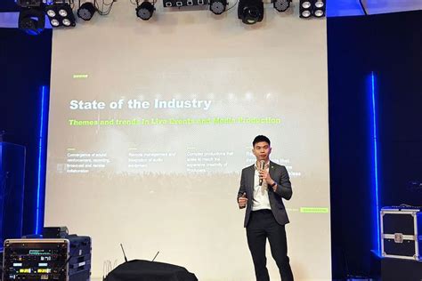 Shure In-Ear Monitoring System 的图像结果