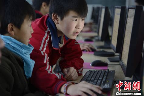 在内蒙古留学的蒙古国学生学习汉语(组图)-搜狐新闻