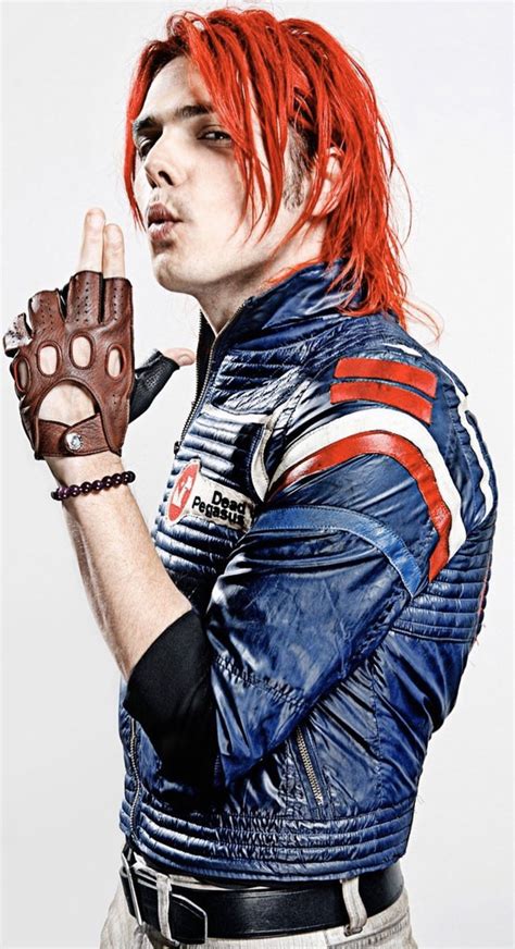 Pin by Eva Wox on Gerard Way (photos) | Gerard way, Gerard way danger ...