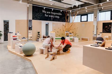 What is a Brick-and-Mortar Business? (2026 Guide) - Shopify India