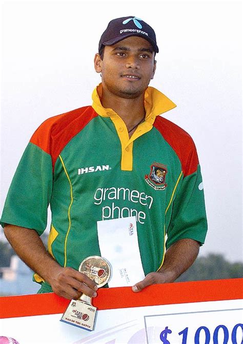 Mashrafe Mortaza poses with his Man-of-the-Match award | ESPNcricinfo.com