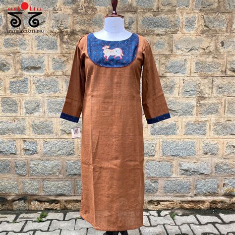 Pichwai Motif Hand Embroidered Kurta – Spatika Clothing