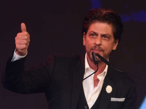 Shah Rukh Khan Wins Hearts With His Kind Gesture, Provides 2000 PPE ...